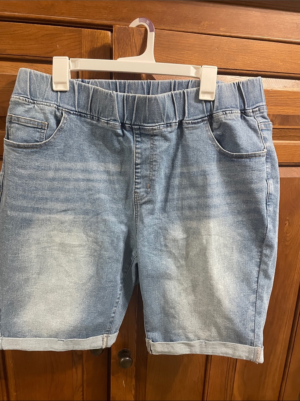 BloomChic Light Blue Denim Jean Shorts w pockets NWT Sz. 20 pull on no zipper
